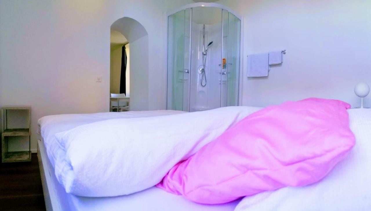 Rooms-Zimmer Neuhausen Am Rheinfall Eksteriør bilde